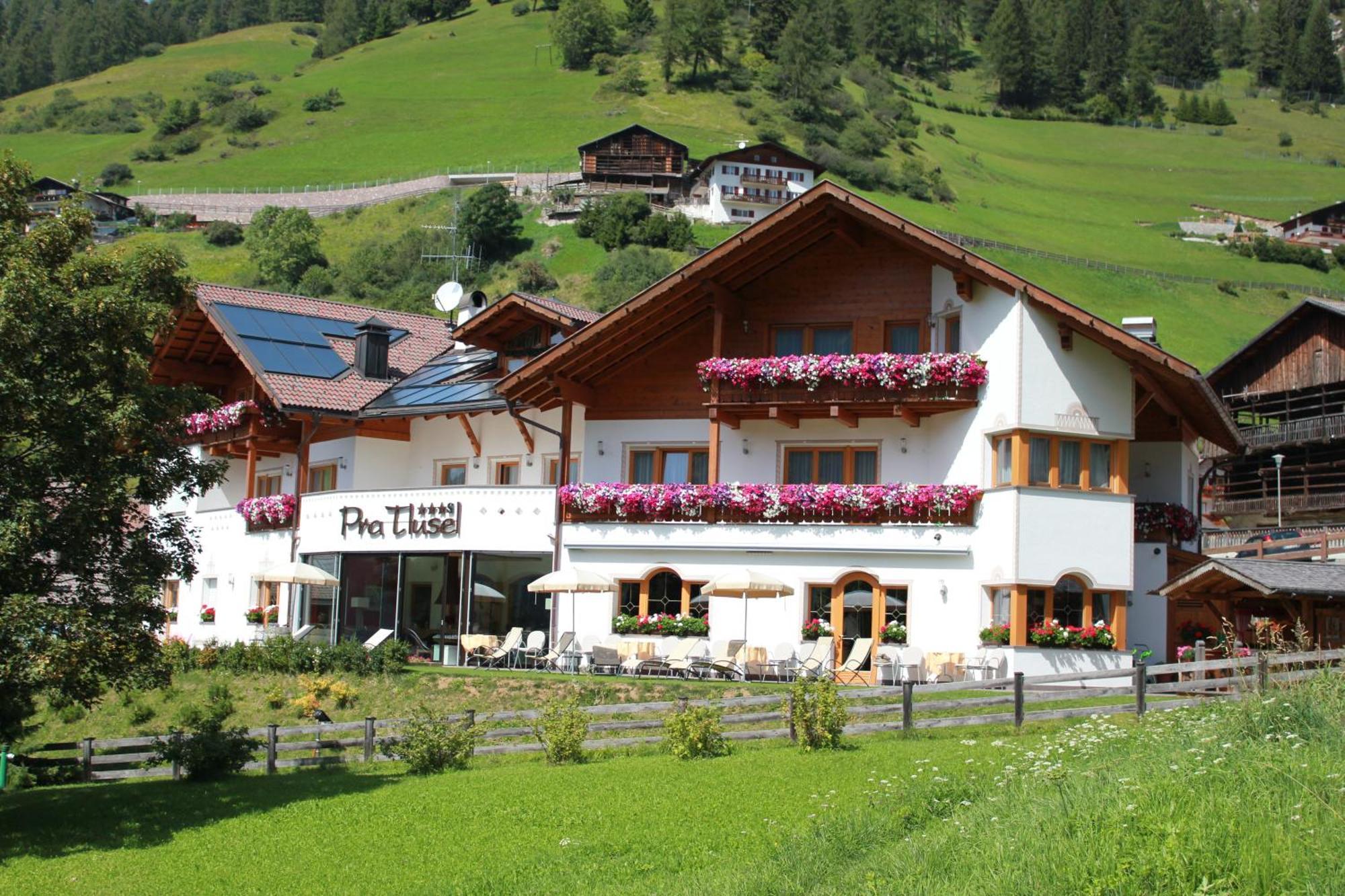 Hotel Pra Tlusel Selva di Val Gardena Exterior photo